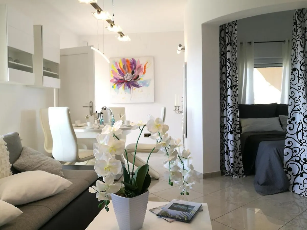 Villa Meli - Apartments Mit Meerblick Medulin 0*,