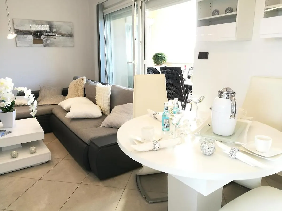 Villa Meli - Apartments Mit Meerblick Medulin