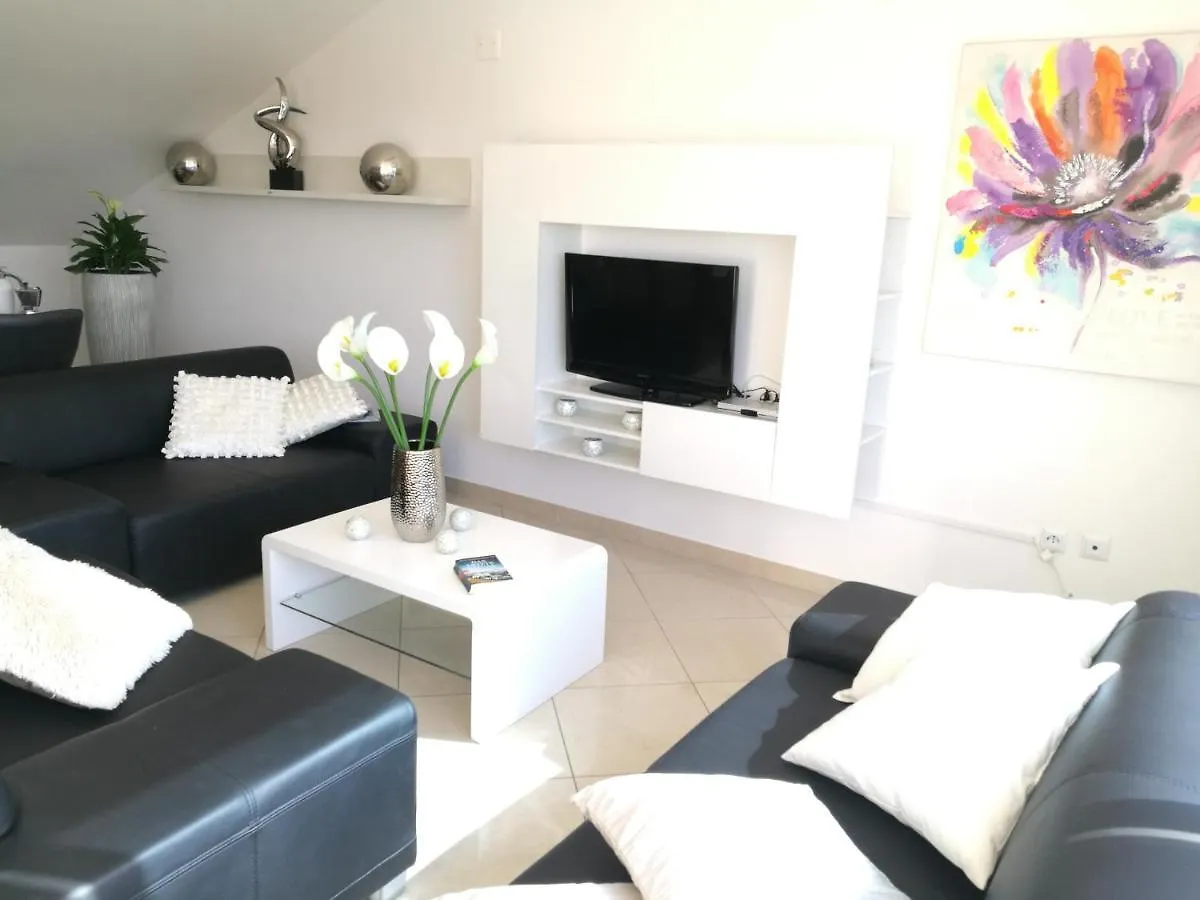 Villa Meli - Apartments Mit Meerblick Medulin 0*,