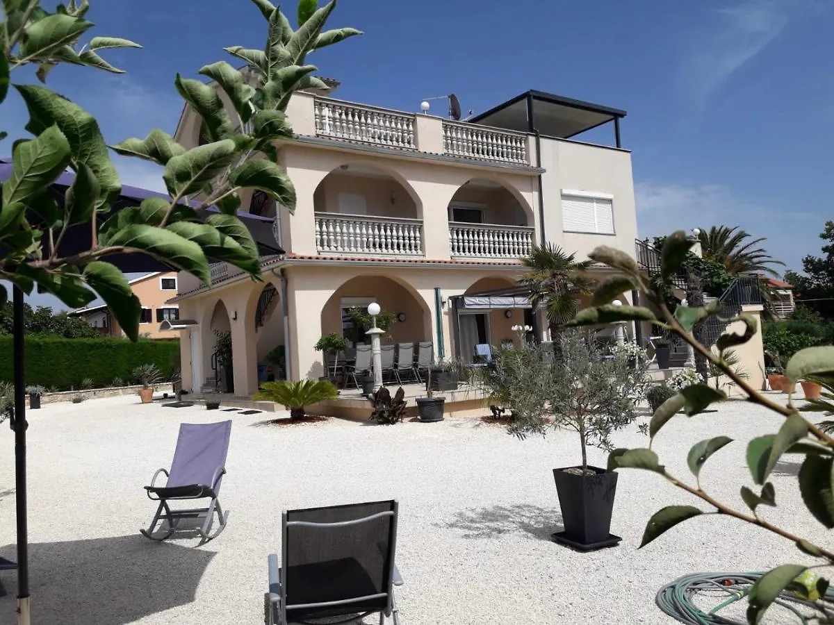 Villa Meli - Apartments Mit Meerblick Medulin