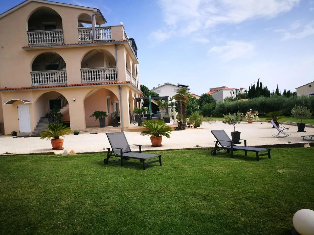 Villa Meli - Apartments Mit Meerblick Medulin