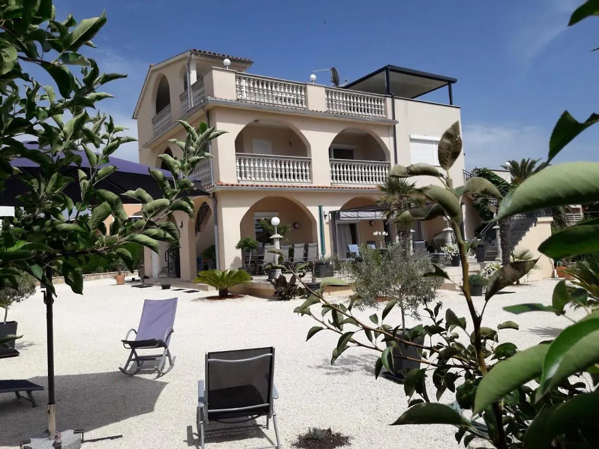 Villa Meli - Apartments Mit Meerblick Medulin