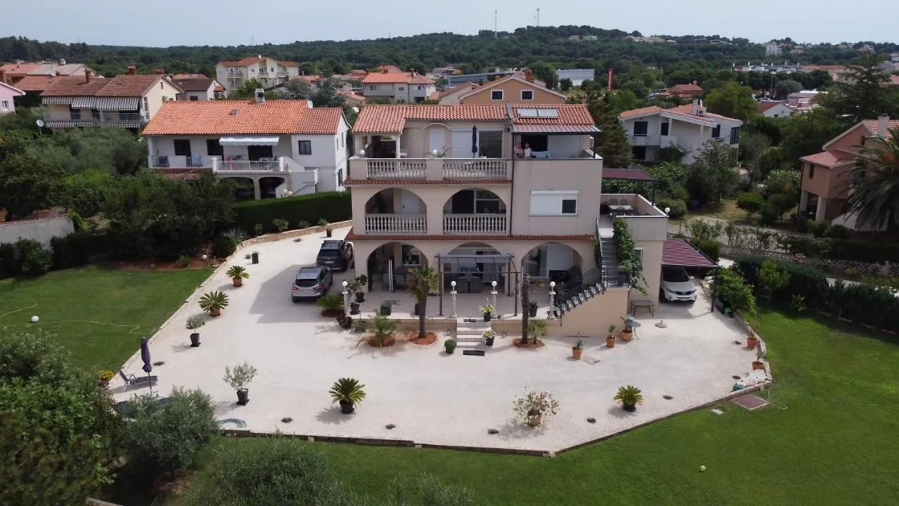 Villa Meli - Apartments Mit Meerblick Medulin 0*,