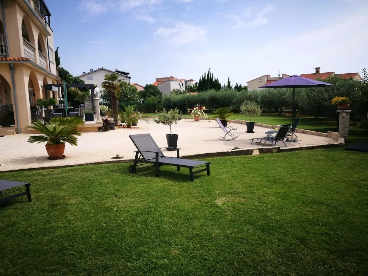 Villa Meli - Apartments Mit Meerblick Medulin 0*,  Chorvatsko
