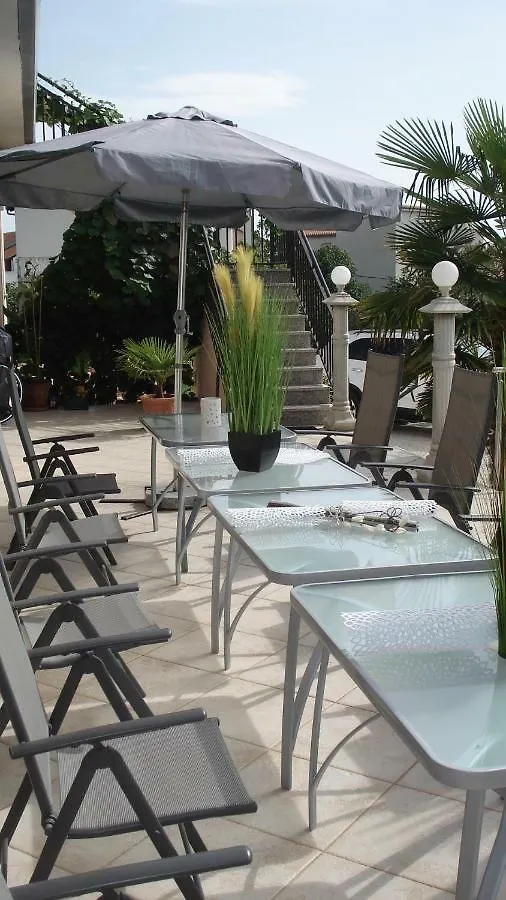 Villa Meli - Apartments Mit Meerblick Medulin