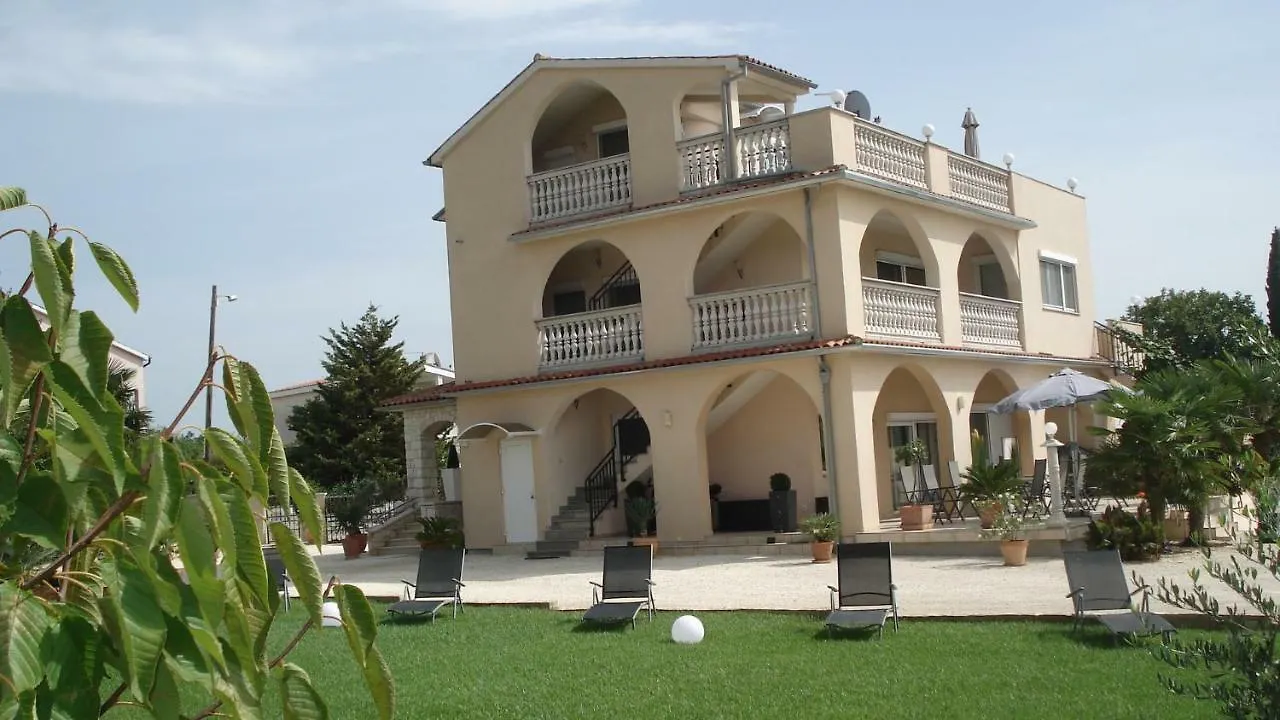 Villa Meli - Apartments Mit Meerblick Medulin